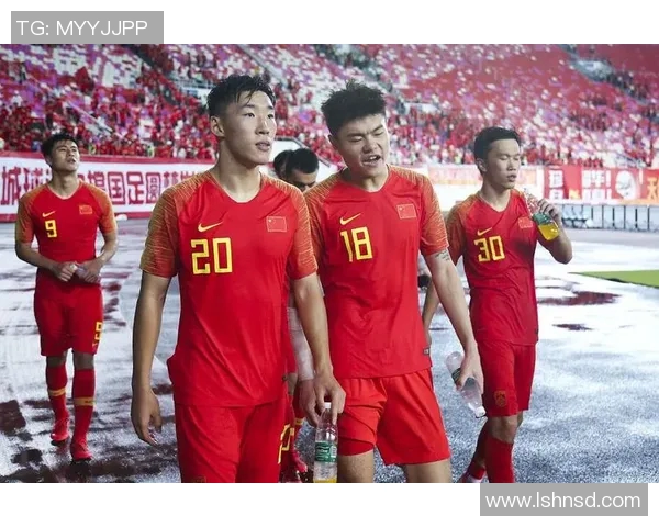 新冠疫情期间足球球星的挑战与坚韧精神:他们如何应对赛场与生活的双重考验 新冠疫情期间足球球星的挑战与坚韧精神:他们如何应对赛场与生活的双重考验