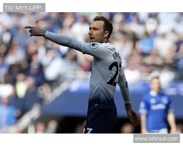 足球场上的完美绅士：从未犯规的传奇球星揭秘